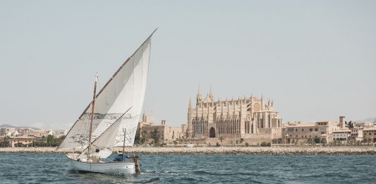 Alberto Baraya transforma la navegación en pintura en la Biennal B de Mallorca