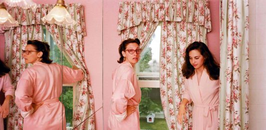 La sala Kutxa Fundazioa Artegunea (San Sebastián) acoge la primera retrospectiva europea de Tina Barney