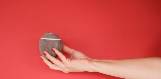 La Biennal B presenta ‘Pedrada’ de Marijo Ribas en el Casal de Cultura Can Gelabert (Binissalem)