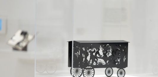 Últimas semanas para visitar la exposición ‘Burning Village’ de Kara Walker en el MACA (Alicante)