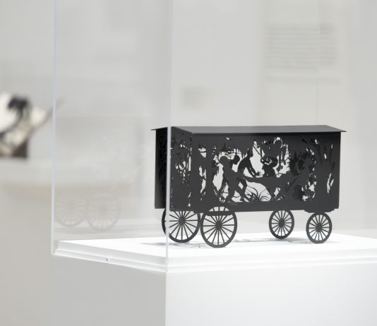 Últimas semanas para visitar la exposición ‘Burning Village’ de Kara Walker en el MACA (Alicante)