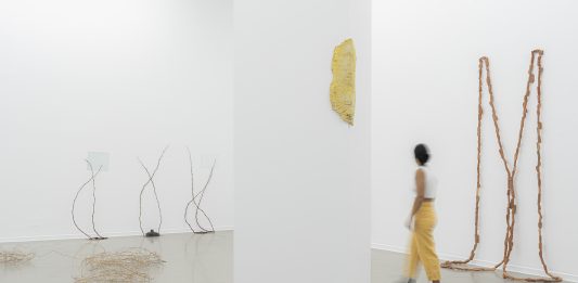 ‘Oro tejido con paja’: Elena Mendizabal y Joan Rom en La Casa Encendida (Madrid)