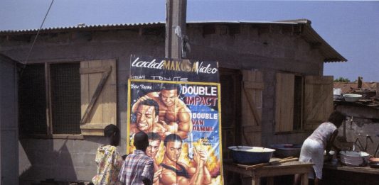 ‘Col·lisió extrema’ en la Filmoteca de Catalunya (Barcelona): el arte de los carteles de cine pintados a mano en Ghana