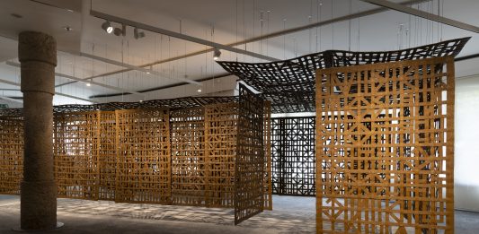 Cristina Iglesias transforma La Pedrera (Barcelona) en un laberinto de materia y memoria