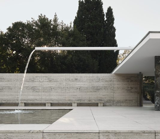 El agua y el reflejo como materia escultórica: Alberto Peral gana el III Premio Bosch Aymerich