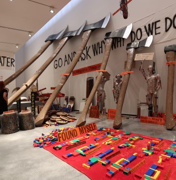 Thomas Hirschhorn en el Museo Helga de Alvear (Cáceres): cartografiar el mundo para imaginar otros futuros