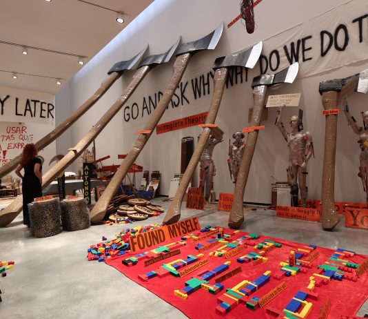 Thomas Hirschhorn en el Museo Helga de Alvear (Cáceres): cartografiar el mundo para imaginar otros futuros