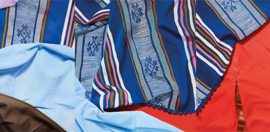 ‘Fardo’ de Andrea Canepa transforma el Palacio de Cristal (Madrid)