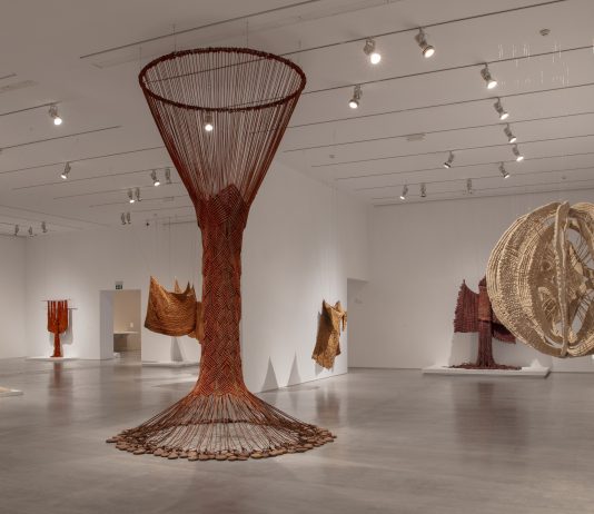 ‘Entes’: Aurèlia Muñoz y un universo poblado por seres híbridos en el Museo Reina Sofía (Madrid)