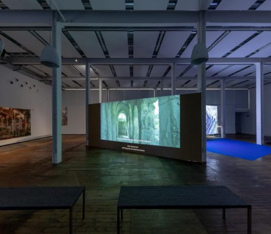 Exposición colectiva – ‘Com pedres als palmells, brases i flama’