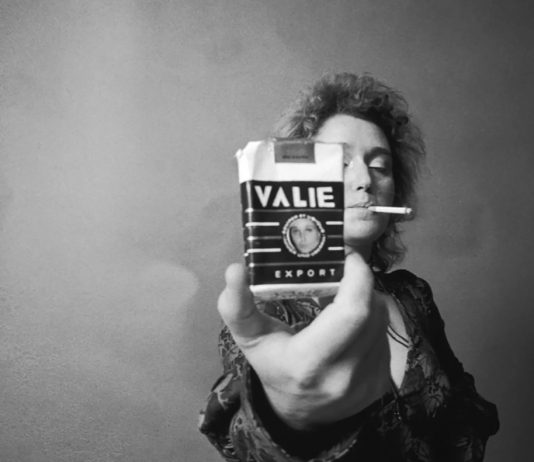 Adiós a VALIE EXPORT, artista feminista y pionera en el ámbito de la performance