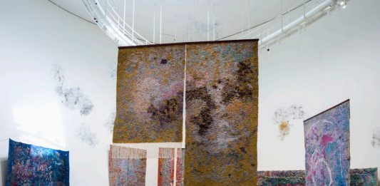 El Museo Guggenheim Bilbao presenta ‘Levantando el polvo: El archivo del cuerpo’, de Ishaan Adams
