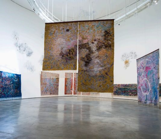 El Museo Guggenheim Bilbao presenta ‘Levantando el polvo: El archivo del cuerpo’, de Ishaan Adams