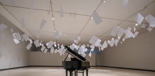 Glenda León presenta ‘Un árbol cae en el bosque’ en Azkuna Zentroa (Bilbao)
