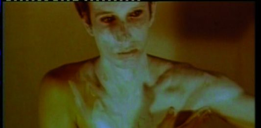 Bruce Nauman en una tienda de electrodomésticos de Girona