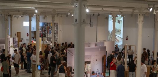 Habitar la ciudad: Tecla Sala aborda el futuro de la vivienda social en Barcelona