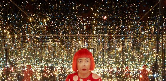 Muere Yayoi Kusama, la mítica artista de los lunares y las ‘Infinity Mirror Rooms’