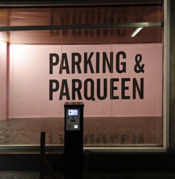 Kay Rosen presenta una instalación en Parking (Barcelona)