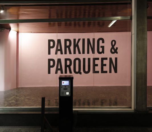 Kay Rosen presenta una instalación en Parking (Barcelona)