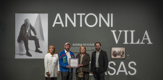 Arash Fayez recibe el Premio Antoni Vila Casas de Fotografía 2026