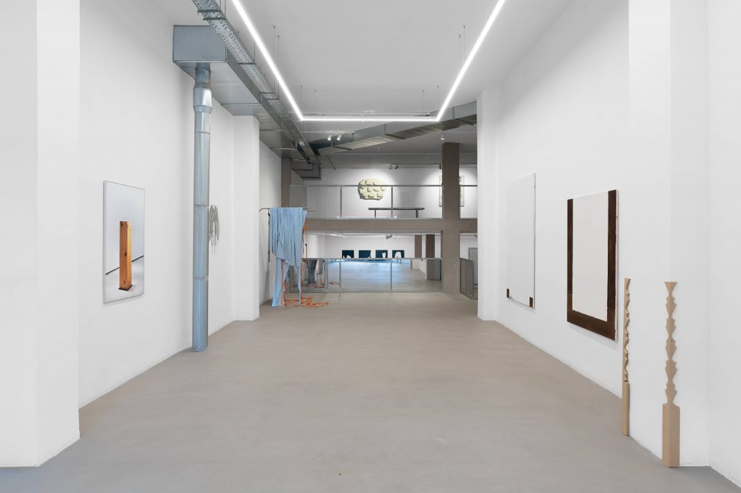 Exposición colectiva – ‘Melting Ice’https://www.exibart.es/repository/media/formidable/11/img/1d0/BALAZSI_MELTING_ICE-8-1068x711.jpg