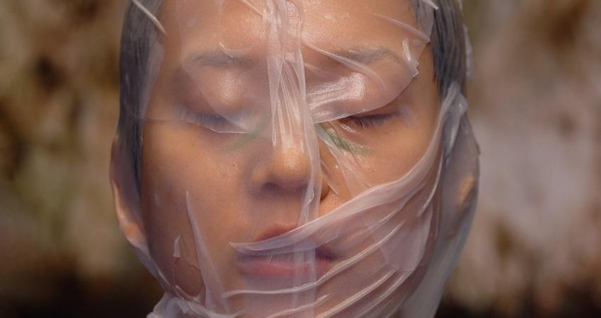 ‘Híbridos. Forjando nuevas realidades como contra-narrativa’https://www.exibart.es/repository/media/formidable/11/img/6a2/HOANG_Made-in-Rice_Presse_Pic-web.jpg