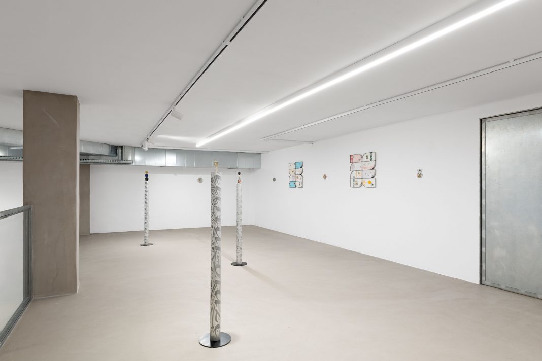 Anna Gonzalez Noguchi – ‘SUNTOPIA’https://www.exibart.es/repository/media/formidable/11/img/81e/5-BALAZSI_SUNTOPIA-11-1068x712.jpg