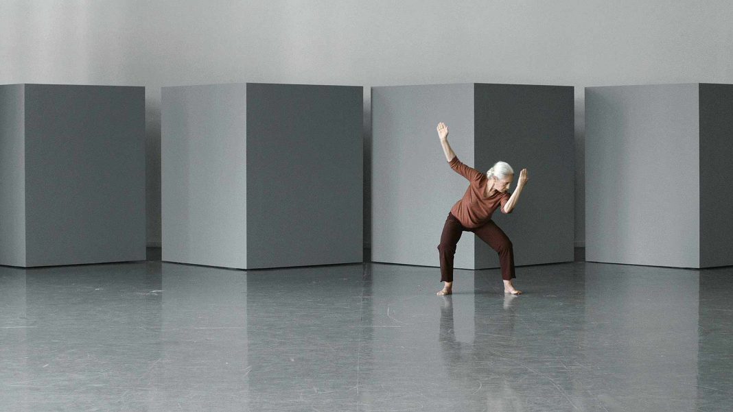 SHARON LOCKHART. ROTACIÓN NOTACIÓNhttps://www.exibart.es/repository/media/formidable/11/img/89d/Lockhart_Four-Exercises_2011_Video-stills_The-artist_02-1068x601.jpg