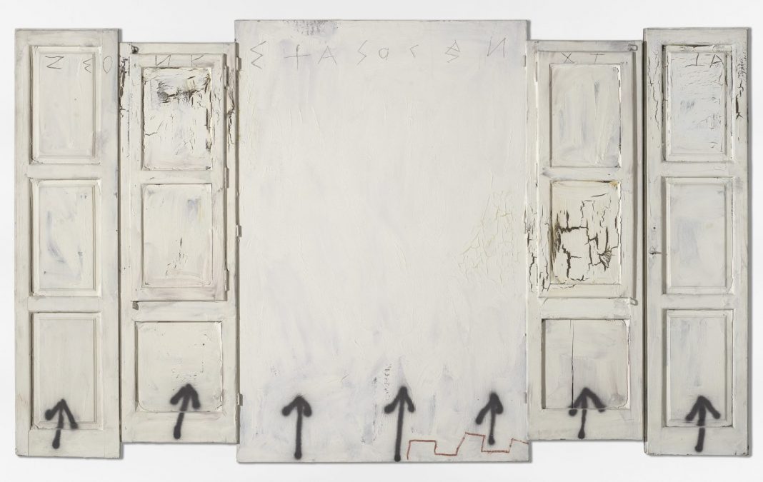 El abono que fecunda la tierra. Tàpies (1958-1988)https://www.exibart.es/repository/media/formidable/11/img/a85/Antoni-Tapies.-Portes-i-fletxes-1987-1536x971-1-1068x675.jpg