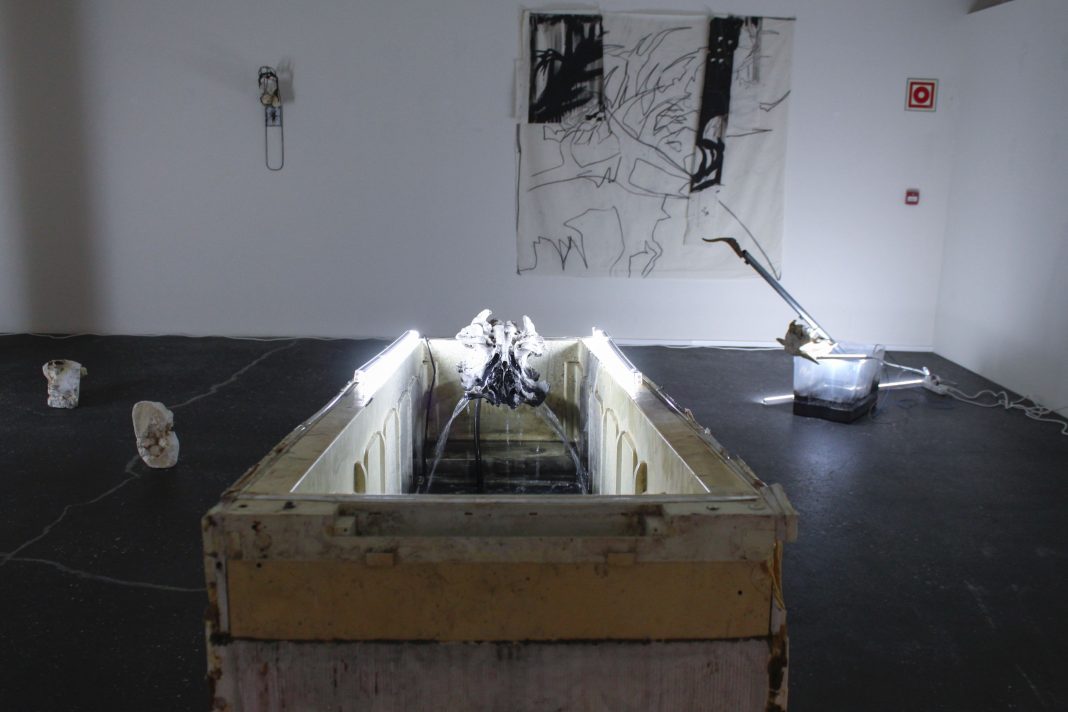 Carlos Zorromono – ‘CONJUNTO DE TODOS LOS ESTADOS POSIBLES’https://www.exibart.es/repository/media/formidable/11/img/be3/conjunto-de-todos-los-estados-posibles-carlos-zorromono-15-1068x712.jpg