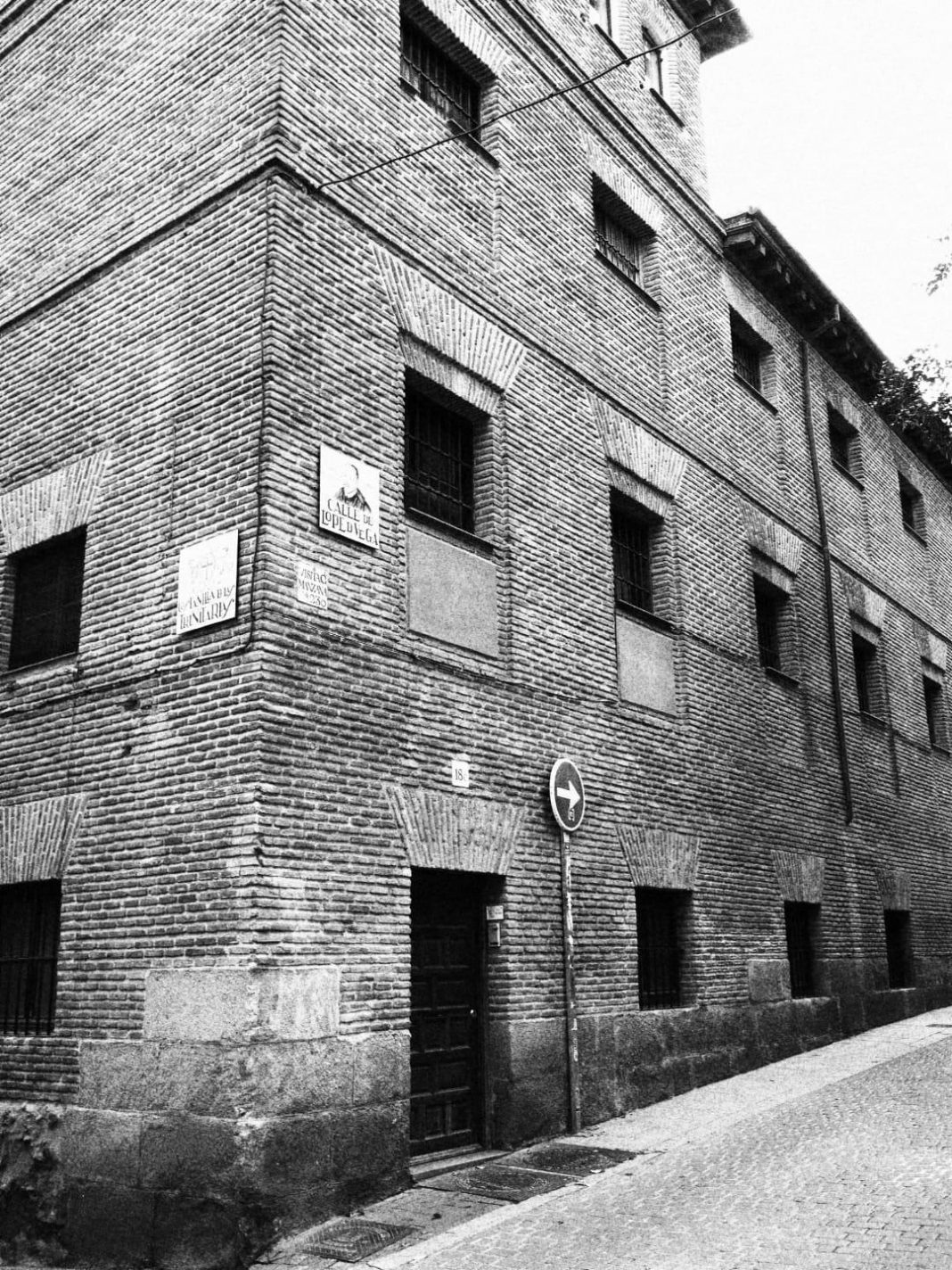 Corvus Blanc Art Gallery